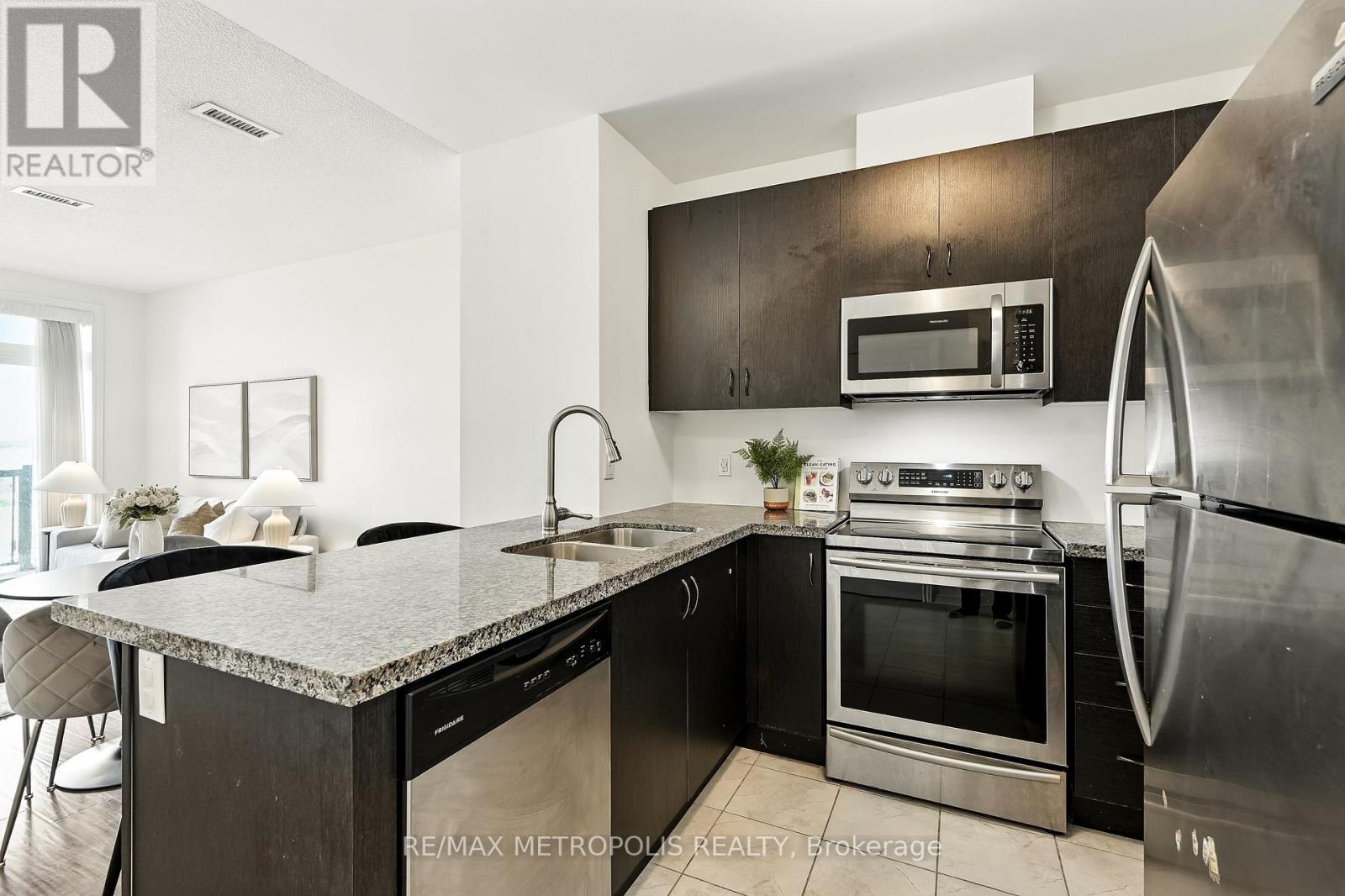 Photo 5 of 729 7325 Markham Road, Markham ON