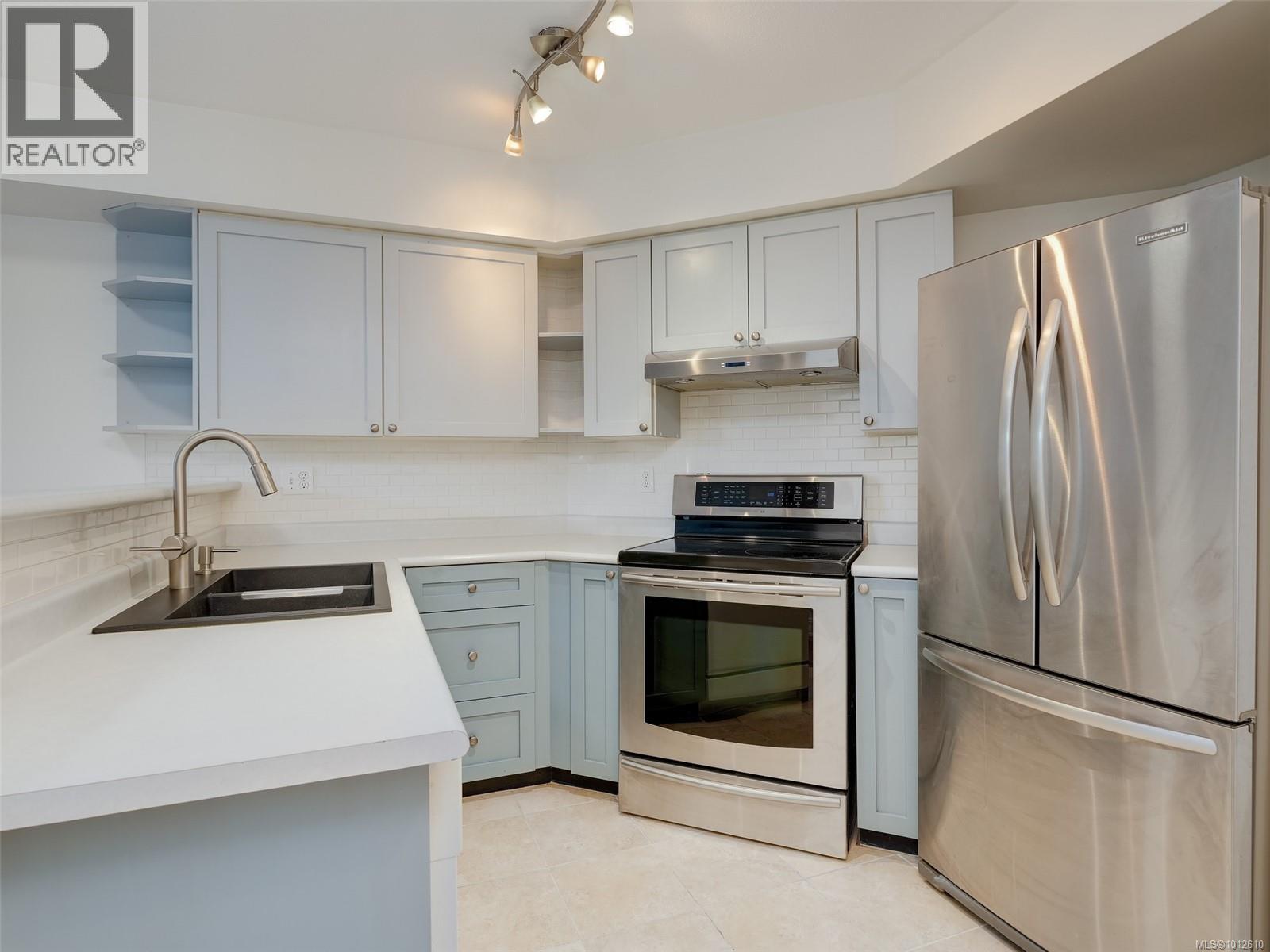 Photo 2 of 119 827 North Park St, Victoria BC