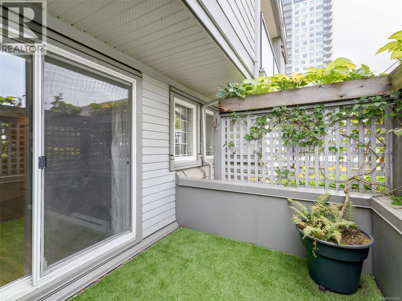 Photo 21 of 119 827 North Park St, Victoria BC