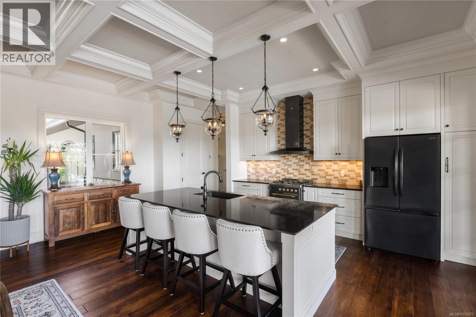 11325 Chalet Rd, North Saanich
