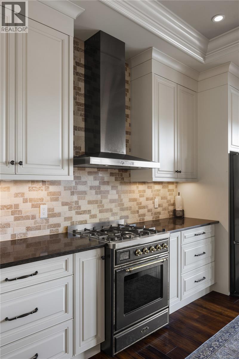 11325 Chalet Rd, North Saanich