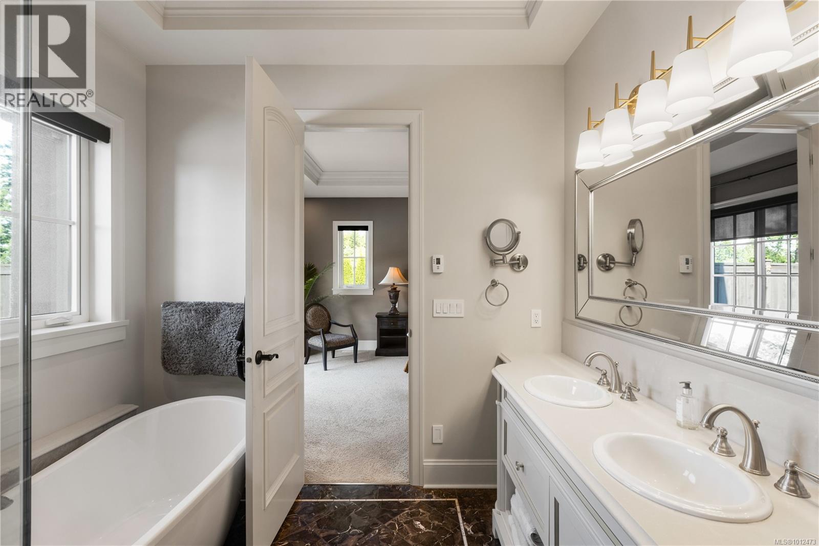 11325 Chalet Rd, North Saanich