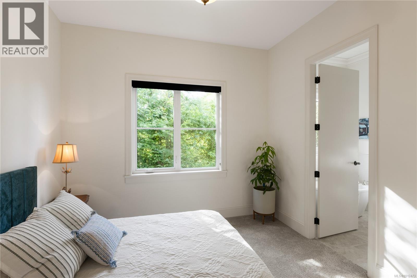 11325 Chalet Rd, North Saanich
