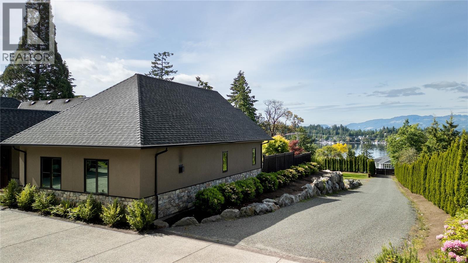 11325 Chalet Rd, North Saanich
