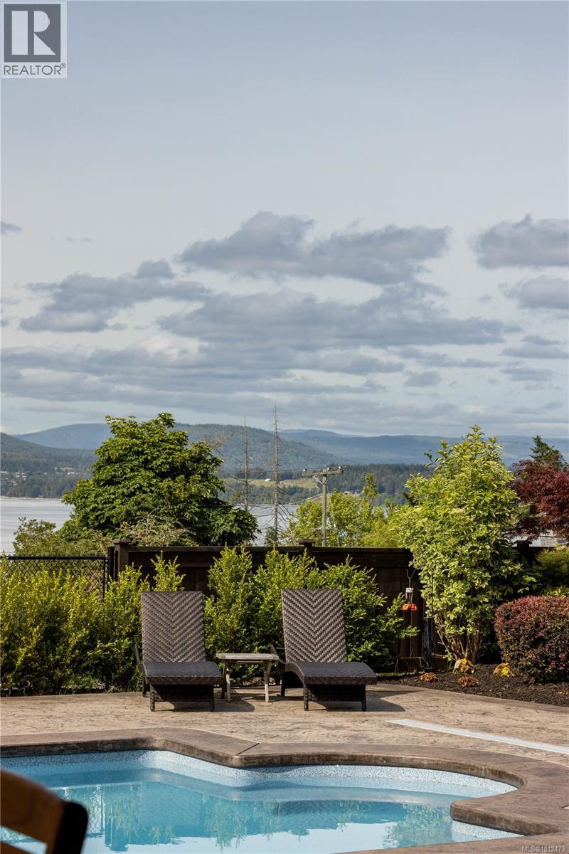 11325 Chalet Rd, North Saanich