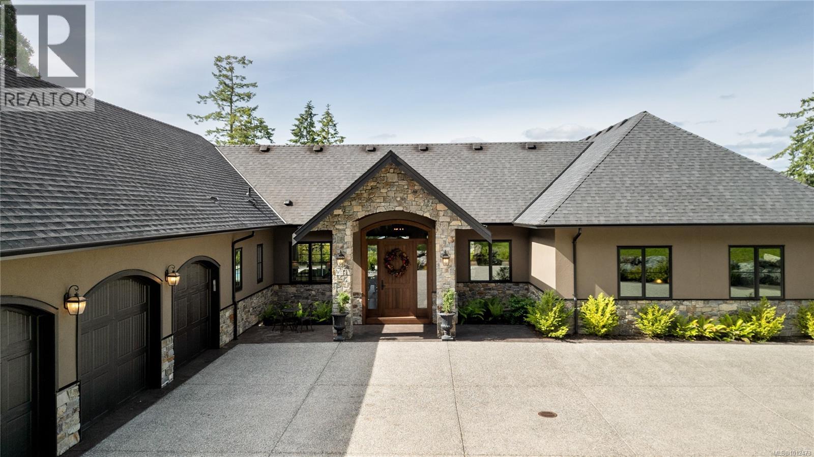 11325 Chalet Rd, North Saanich