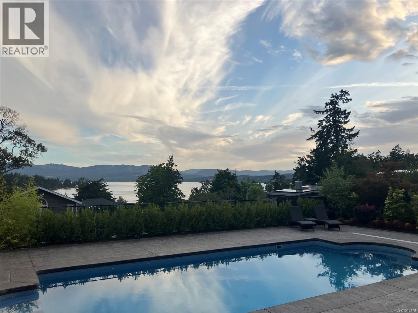 11325 Chalet Rd, North Saanich