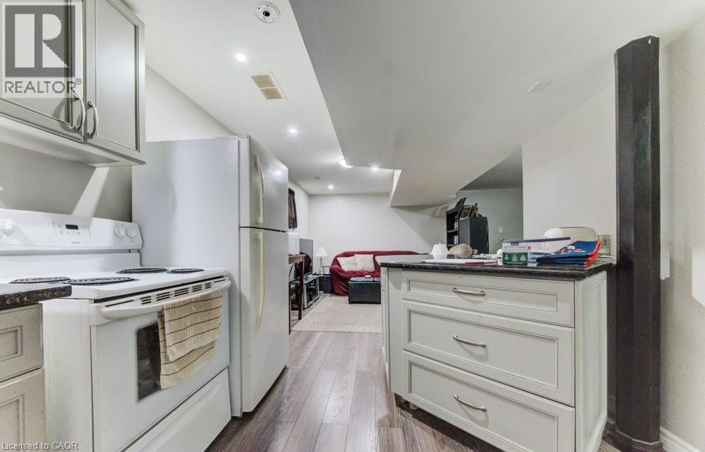 Photo 34 of 404 Tealby Crescent, Waterloo ON