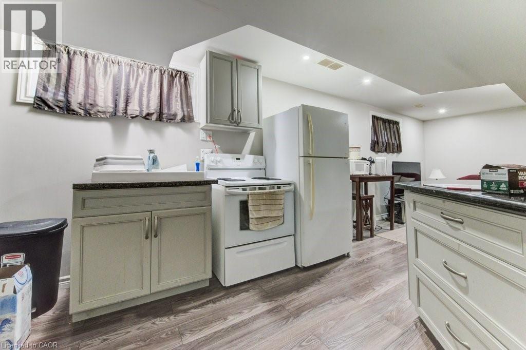 Photo 35 of 404 Tealby Crescent, Waterloo ON
