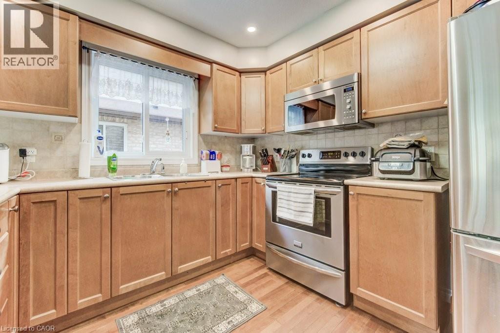 Photo 7 of 404 Tealby Crescent, Waterloo ON