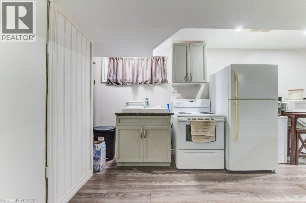Photo 33 of 404 Tealby Crescent, Waterloo ON