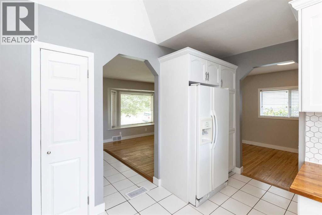 Photo 13 of 3418 49 Avenue, Red Deer AB