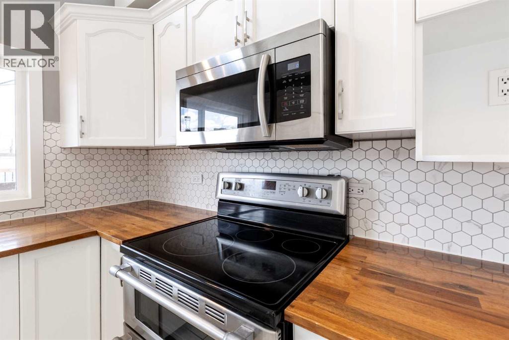 Photo 12 of 3418 49 Avenue, Red Deer AB