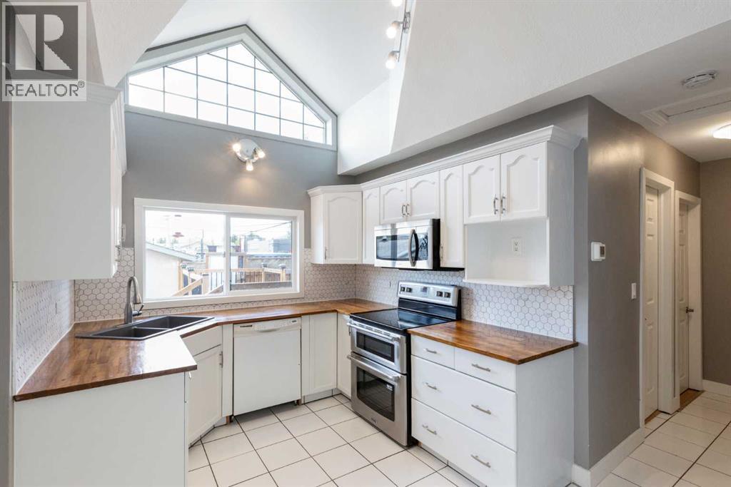 Photo 11 of 3418 49 Avenue, Red Deer AB