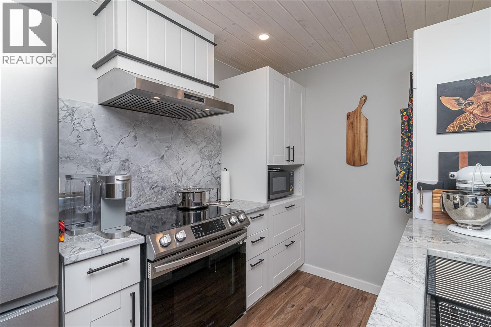 404 9958 Daniel St, Chemainus