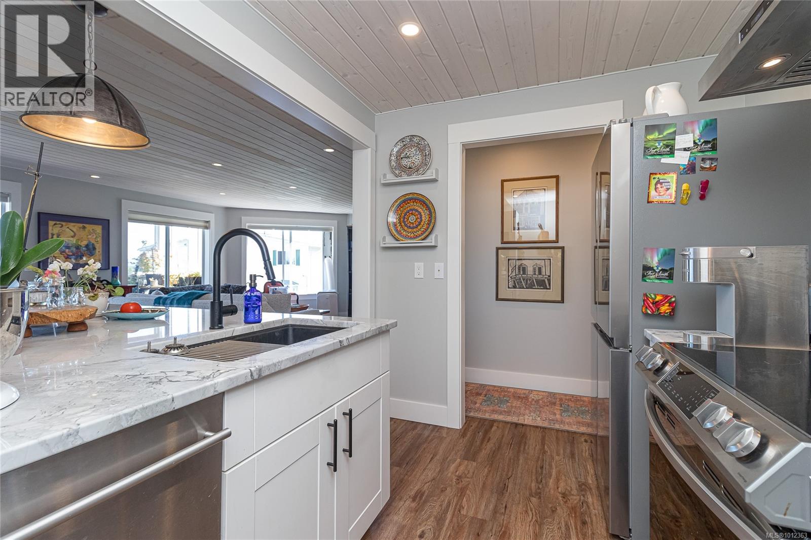 404 9958 Daniel St, Chemainus