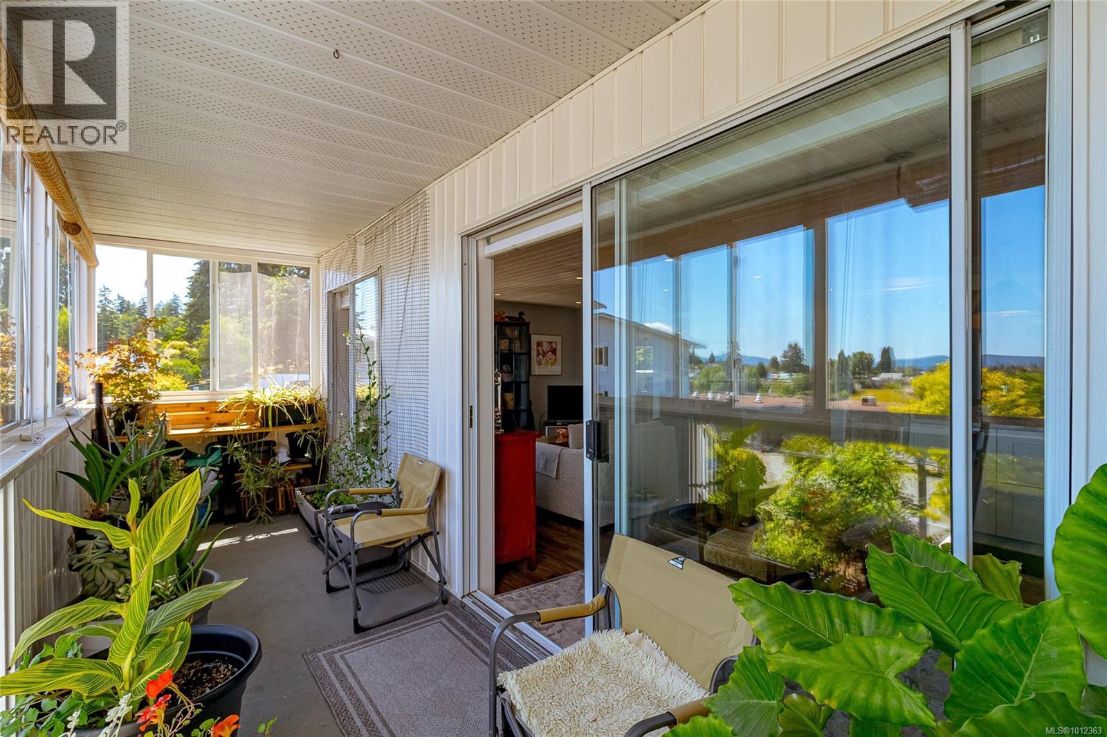 404 9958 Daniel St, Chemainus