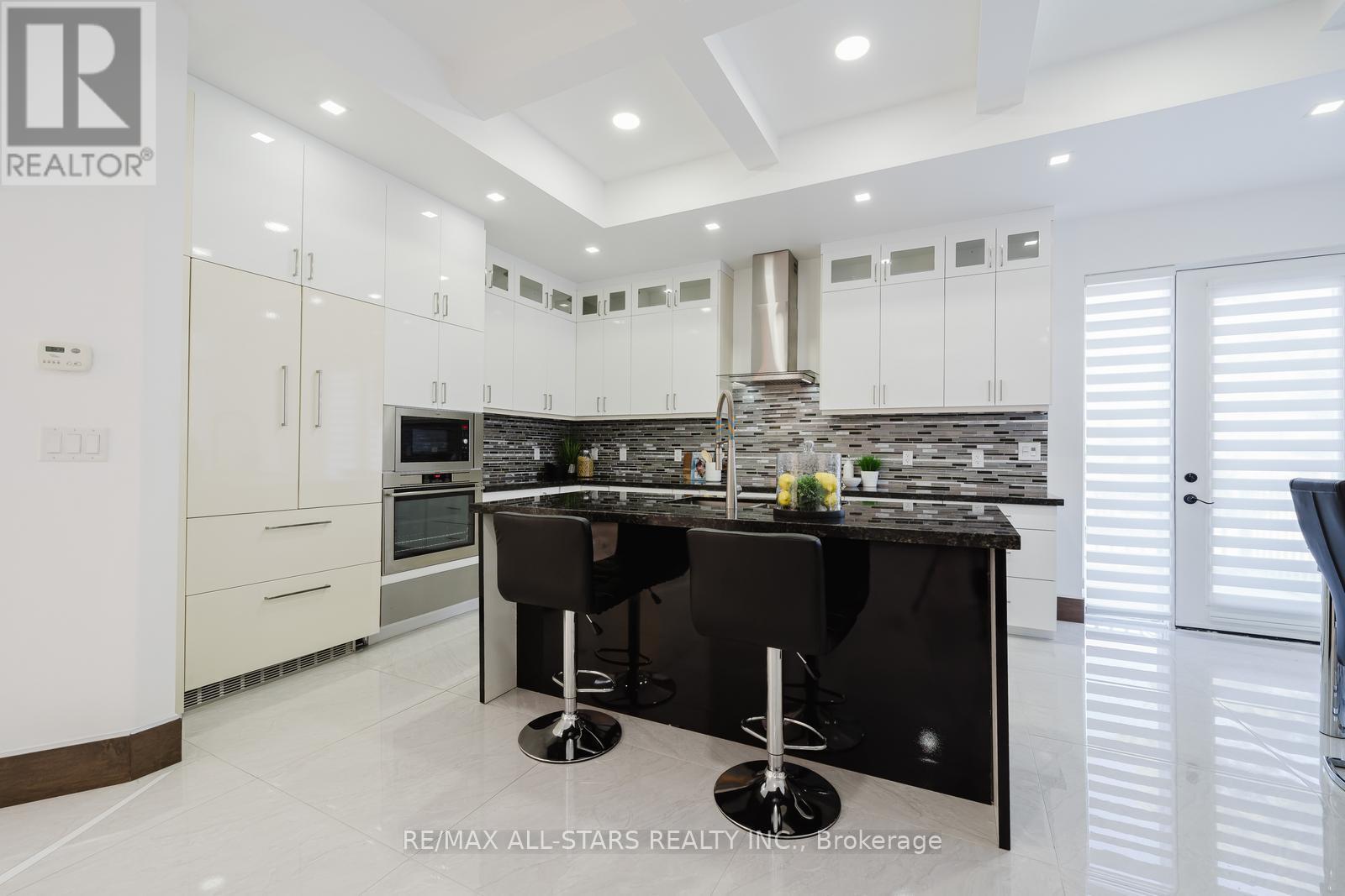 Photo 10 of 26 Lancer Drive, Vaughan ON