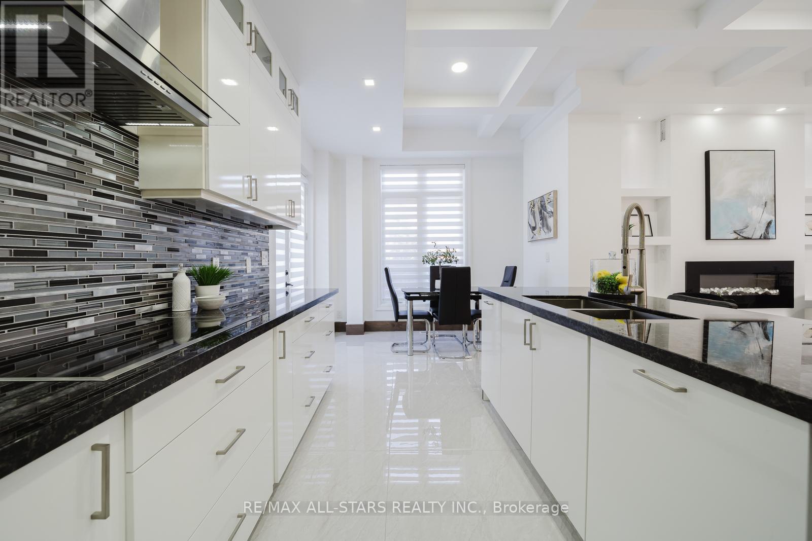 Photo 13 of 26 Lancer Drive, Vaughan ON