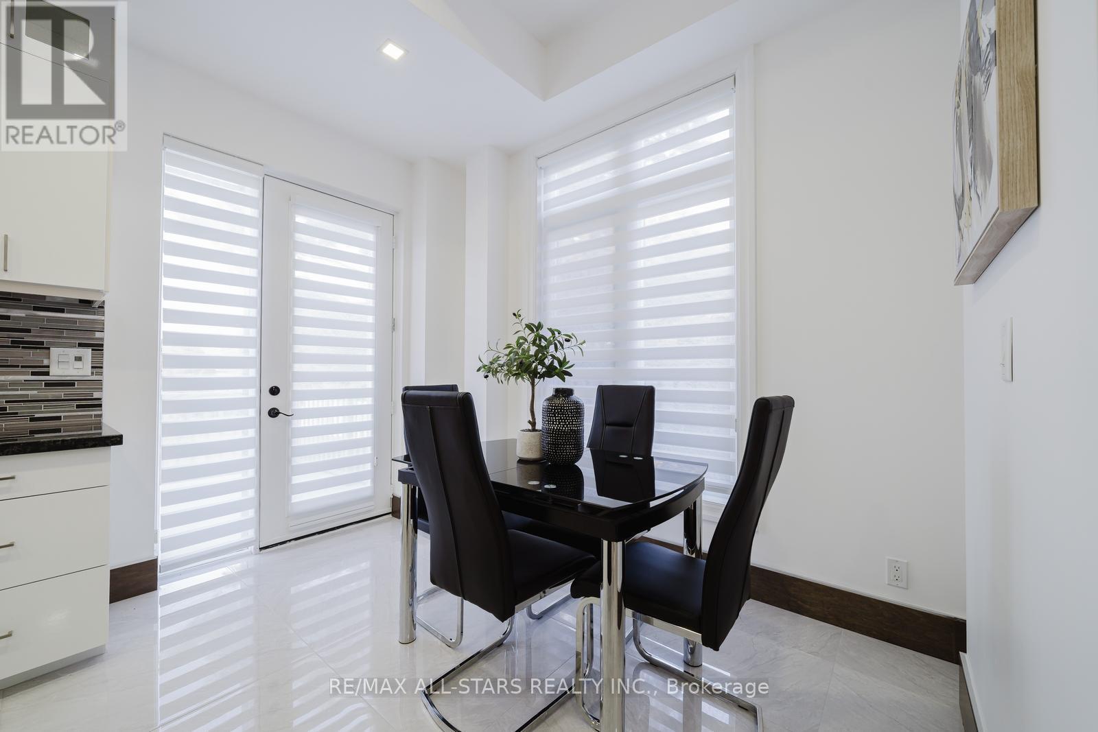 Photo 15 of 26 Lancer Drive, Vaughan ON