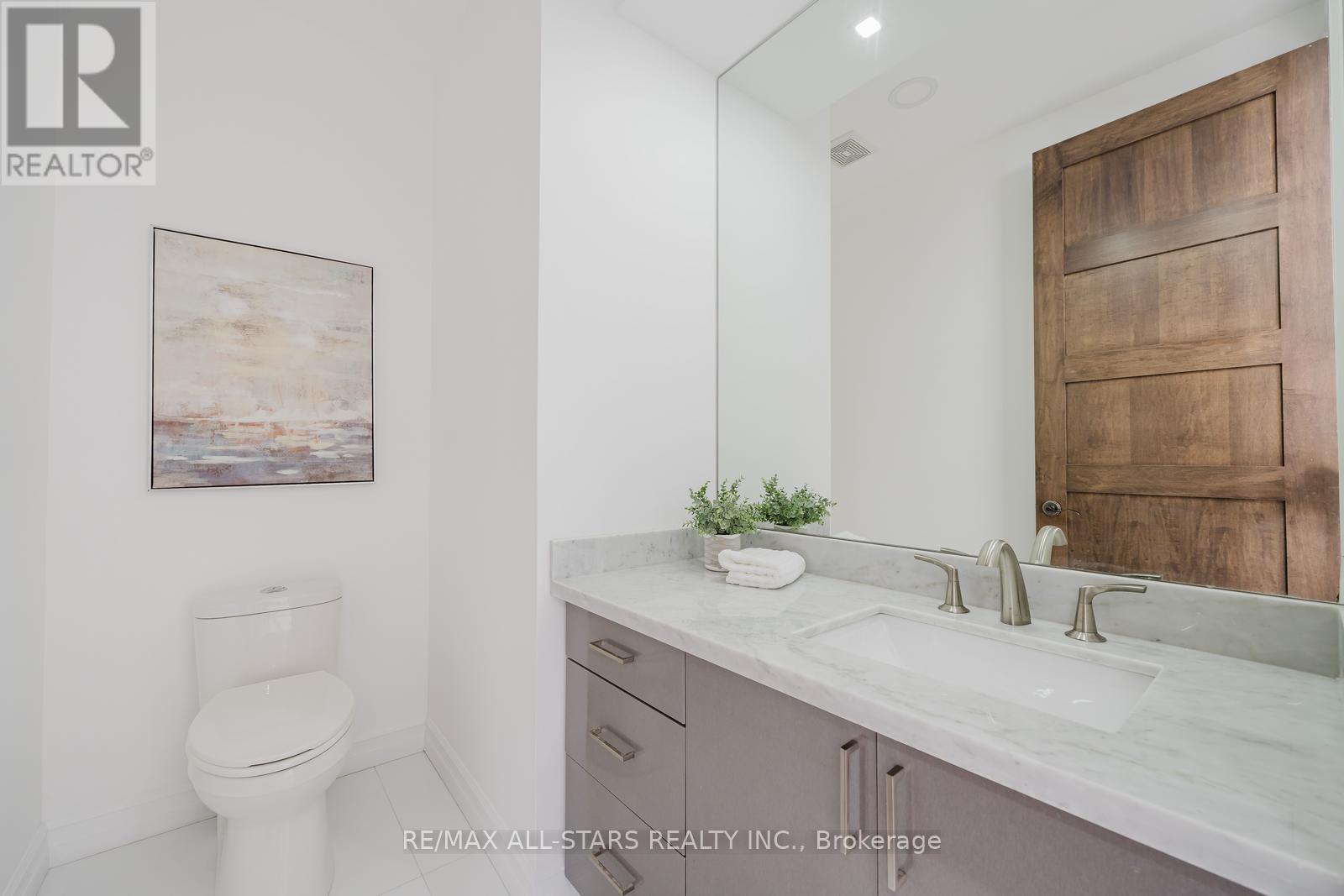 Photo 18 of 26 Lancer Drive, Vaughan ON