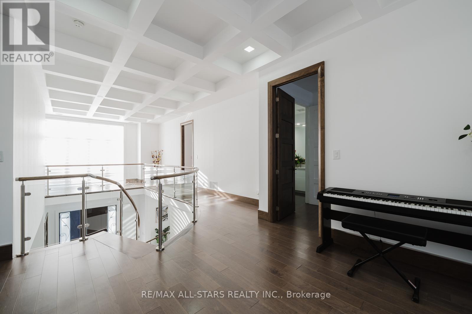 Photo 19 of 26 Lancer Drive, Vaughan ON