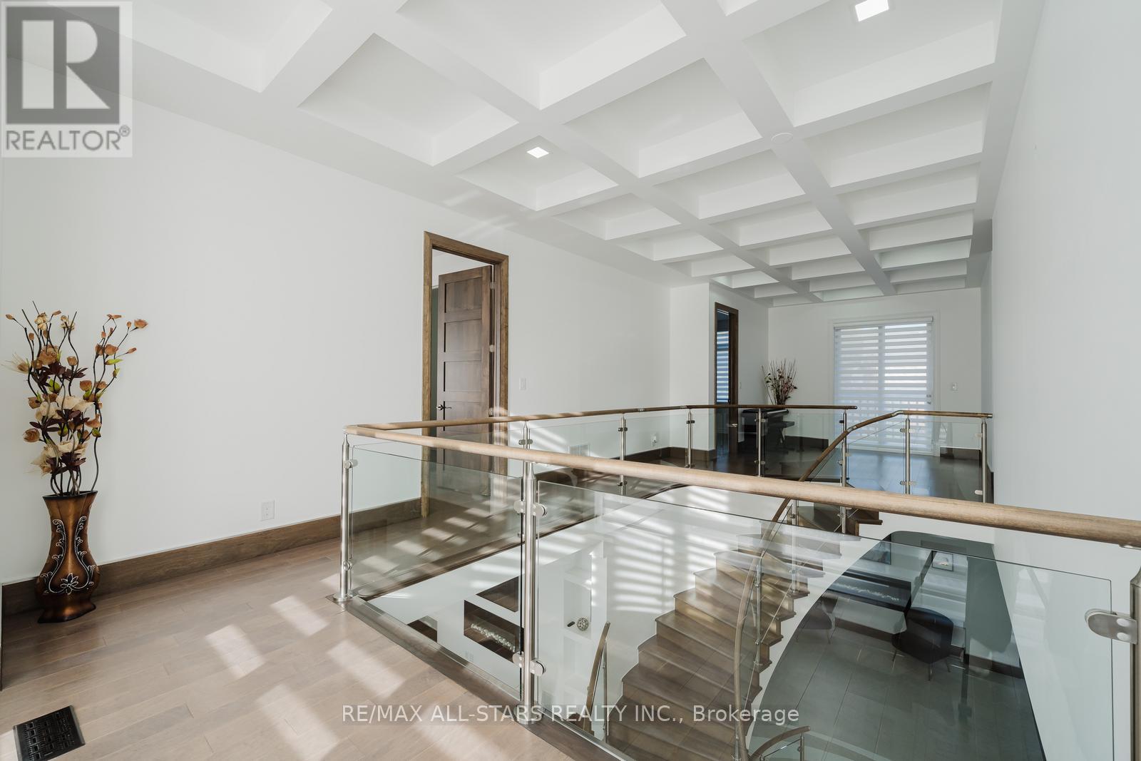Photo 20 of 26 Lancer Drive, Vaughan ON