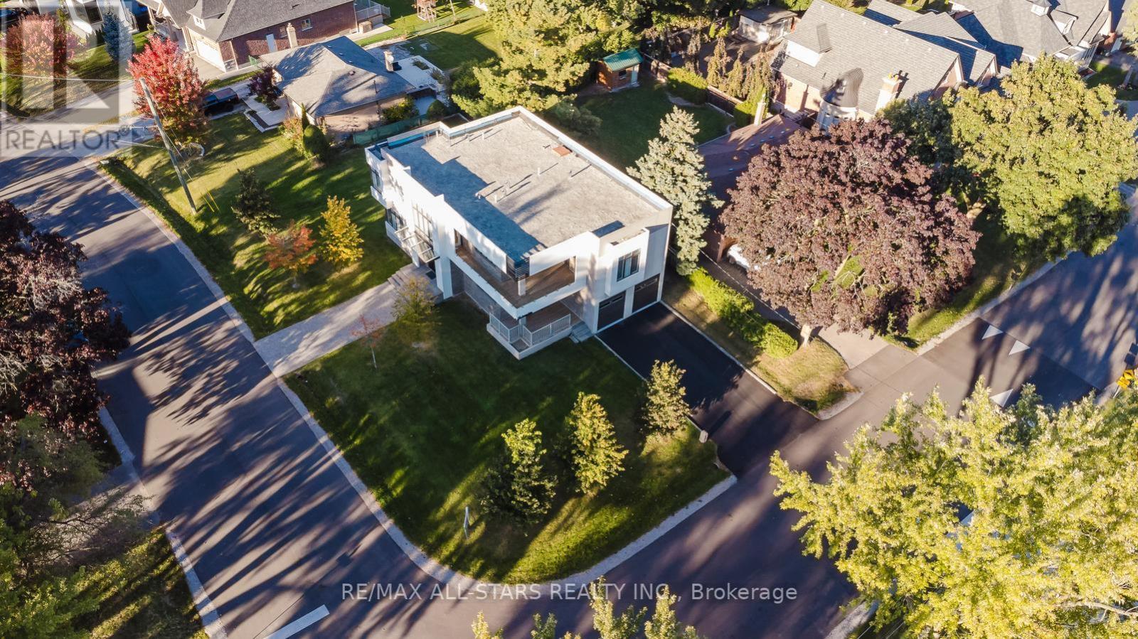 Photo 33 of 26 Lancer Drive, Vaughan ON