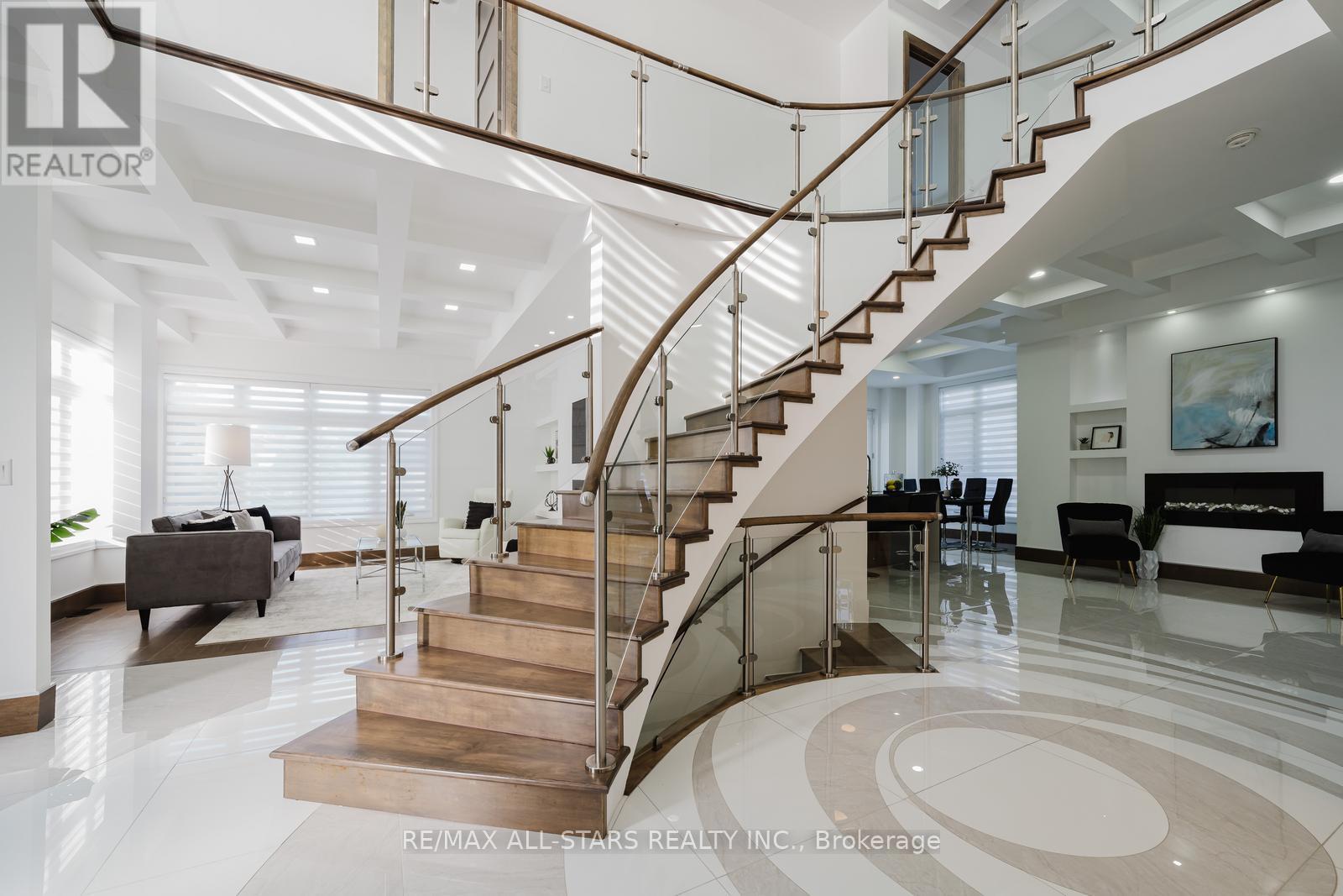 Photo 4 of 26 Lancer Drive, Vaughan ON
