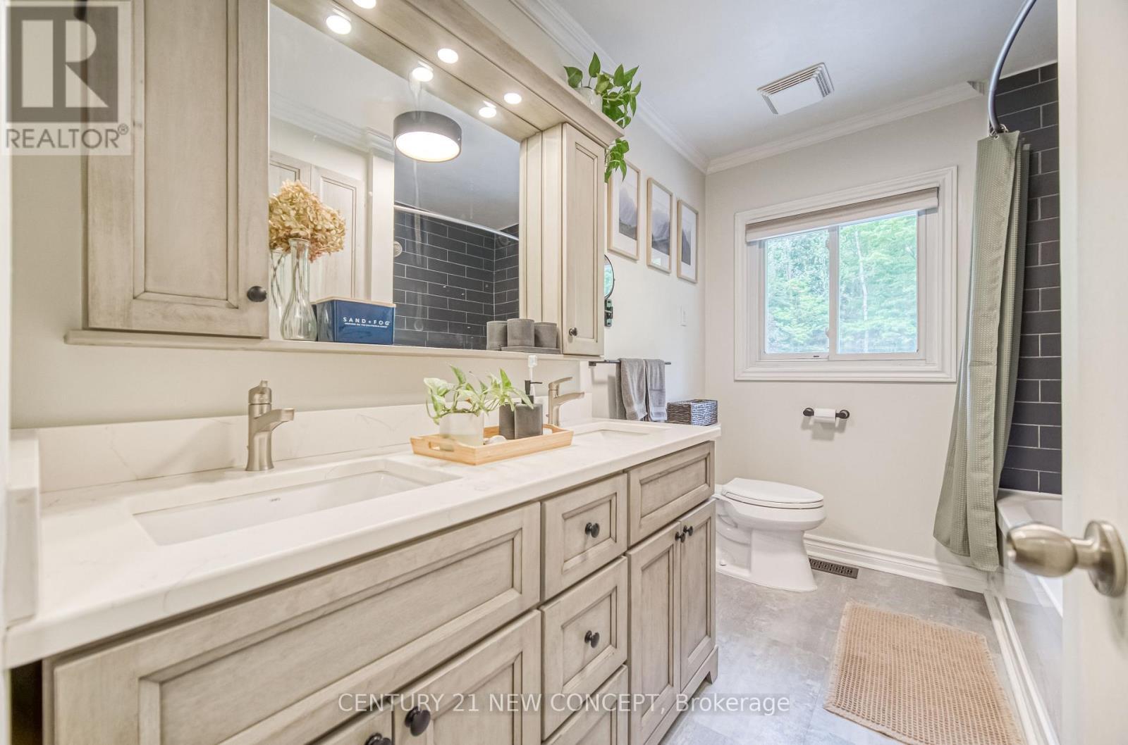 Photo 22 of 5531 Black River Road, Georgina ON