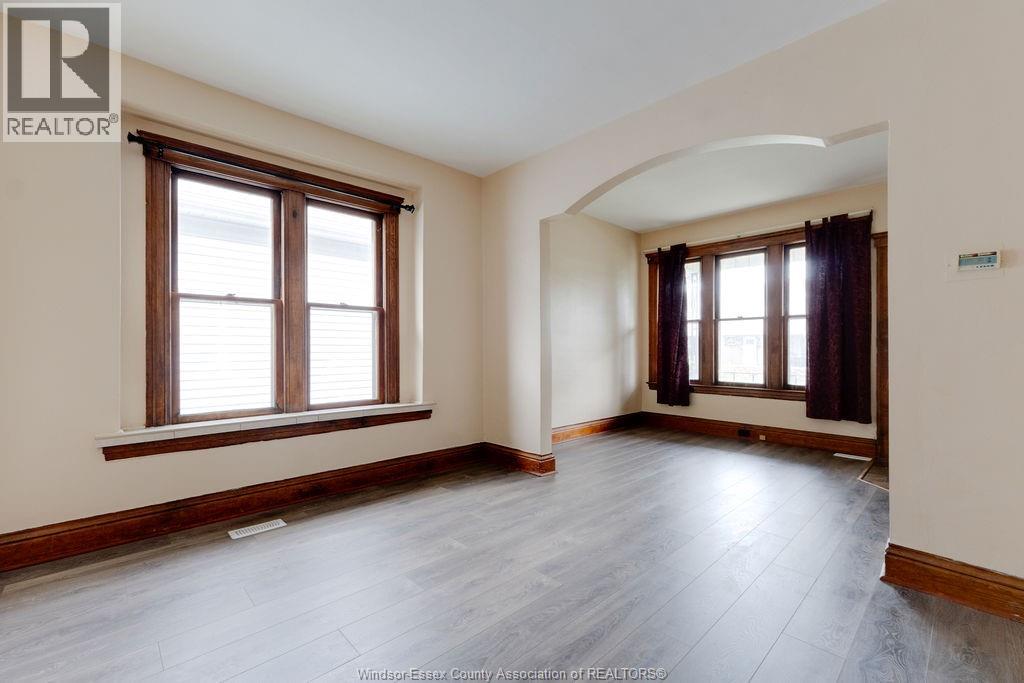 Photo 7 of 915 Elsmere, Windsor ON