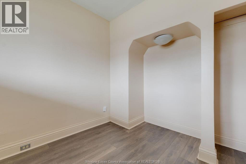 Photo 8 of 915 Elsmere, Windsor ON
