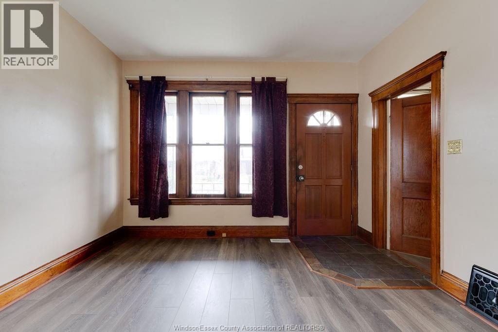 Photo 6 of 915 Elsmere, Windsor ON