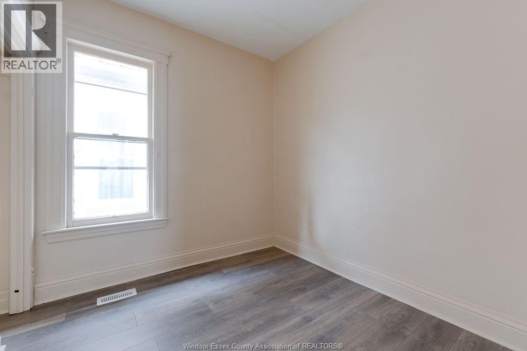 Photo 10 of 915 Elsmere, Windsor ON