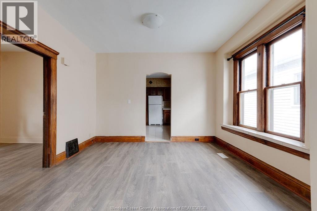 Photo 5 of 915 Elsmere, Windsor ON