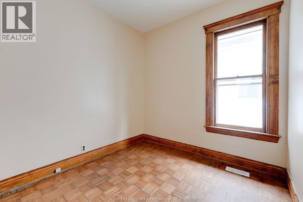 Photo 14 of 915 Elsmere, Windsor ON