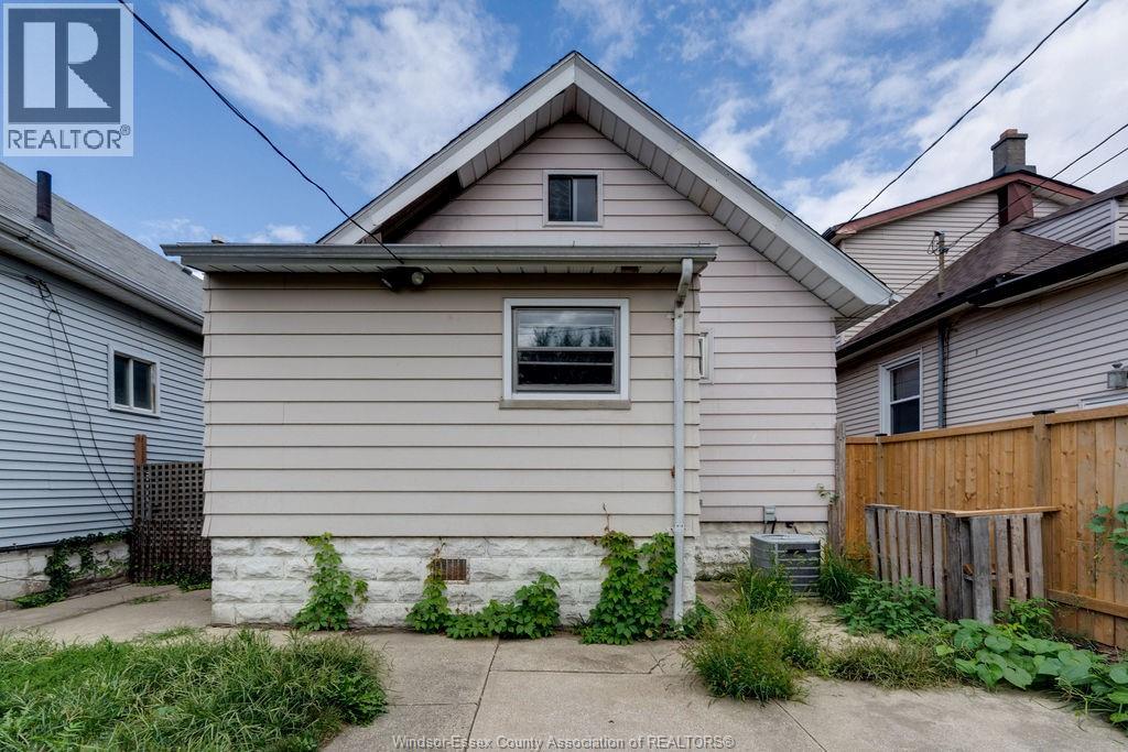 Photo 19 of 915 Elsmere, Windsor ON