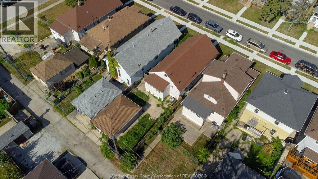 Photo 21 of 915 Elsmere, Windsor ON