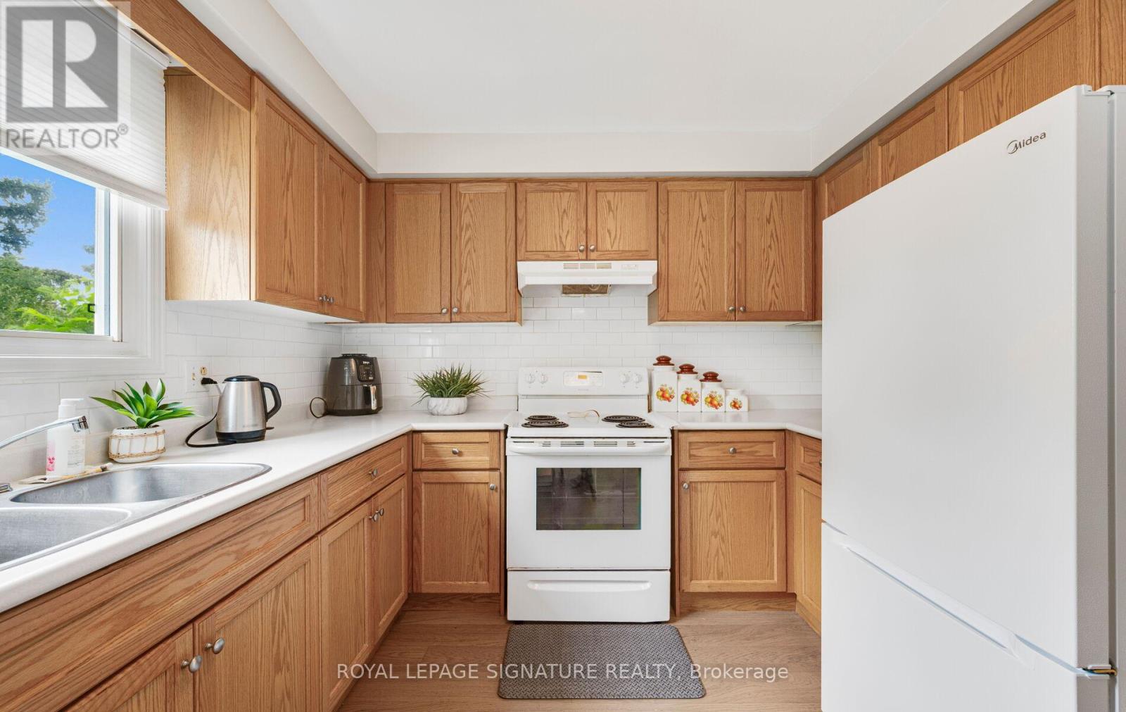 Photo 15 of 4205 Sawmill Valley Drive, Mississauga ON
