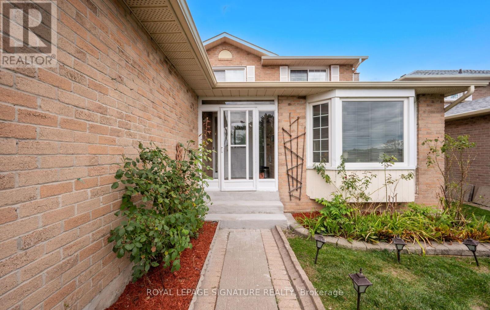 Photo 2 of 4205 Sawmill Valley Drive, Mississauga ON