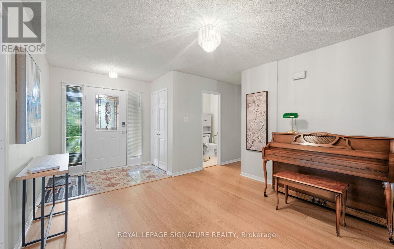 Photo 3 of 4205 Sawmill Valley Drive, Mississauga ON