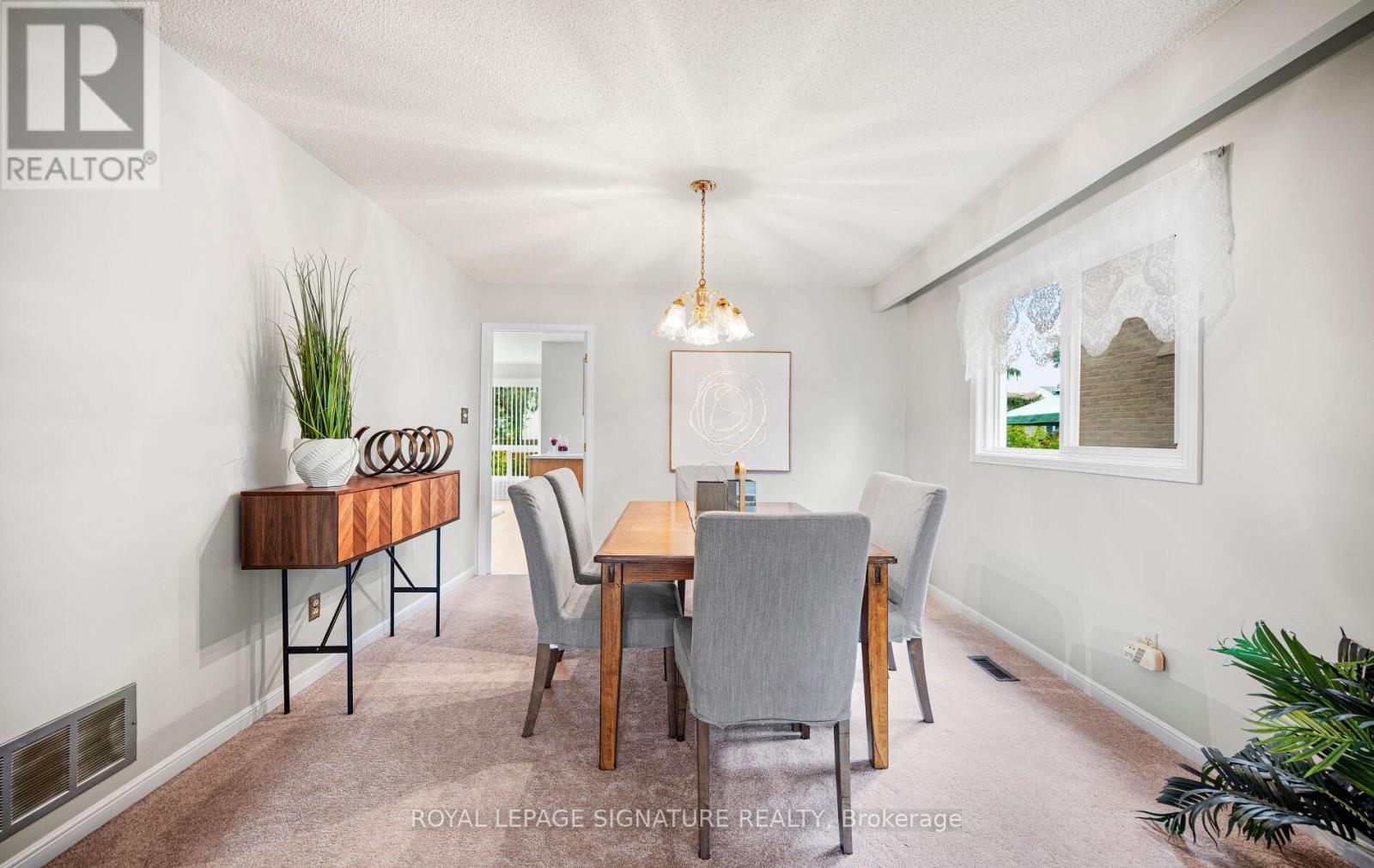Photo 8 of 4205 Sawmill Valley Drive, Mississauga ON