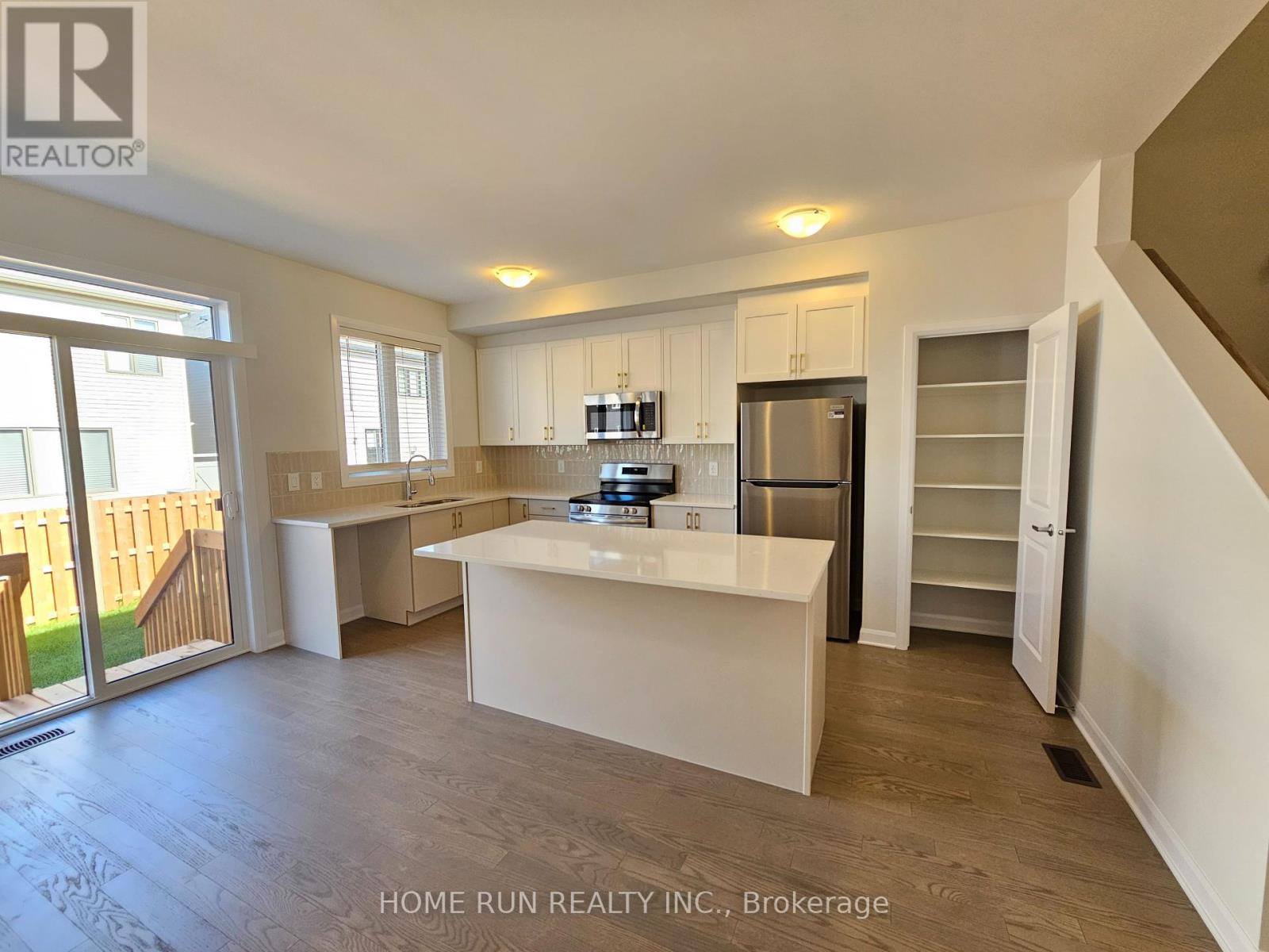 Photo 7 of 932 Eileen Vollick Crescent, Ottawa ON