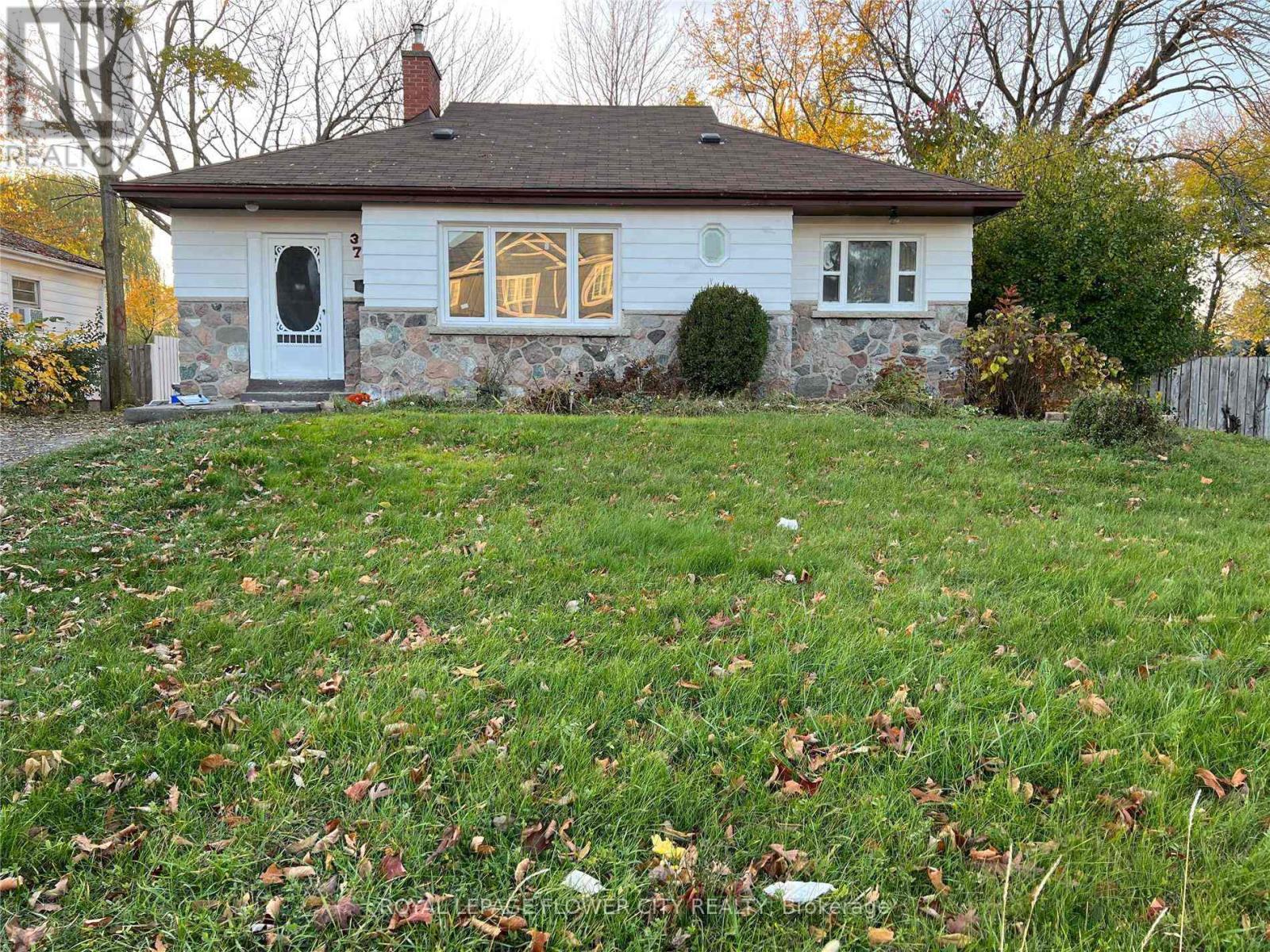 Photo 1 of 37 Warwick Road, Hamilton ON