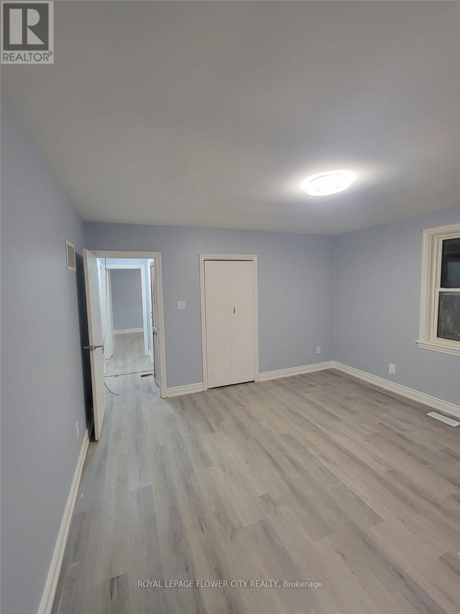Photo 10 of 37 Warwick Road, Hamilton ON
