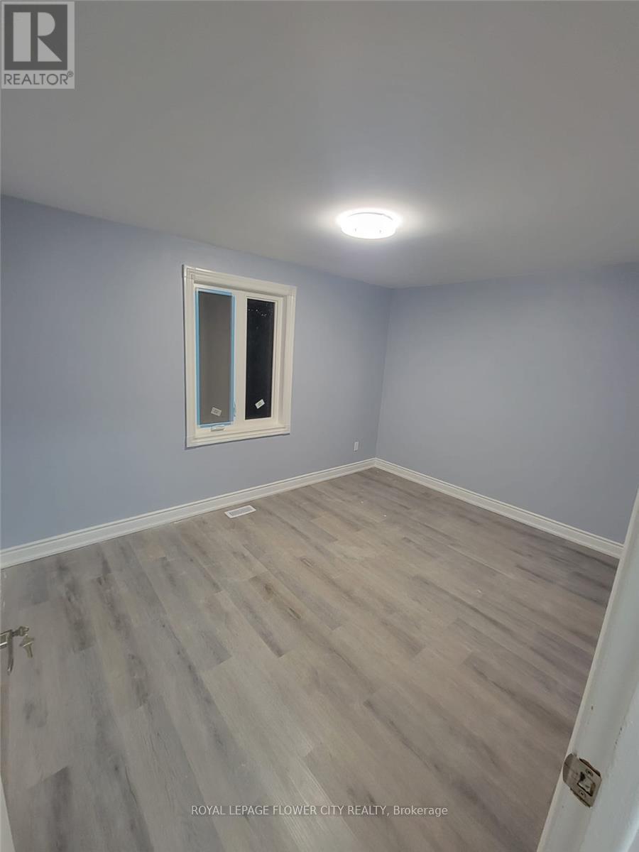 Photo 9 of 37 Warwick Road, Hamilton ON