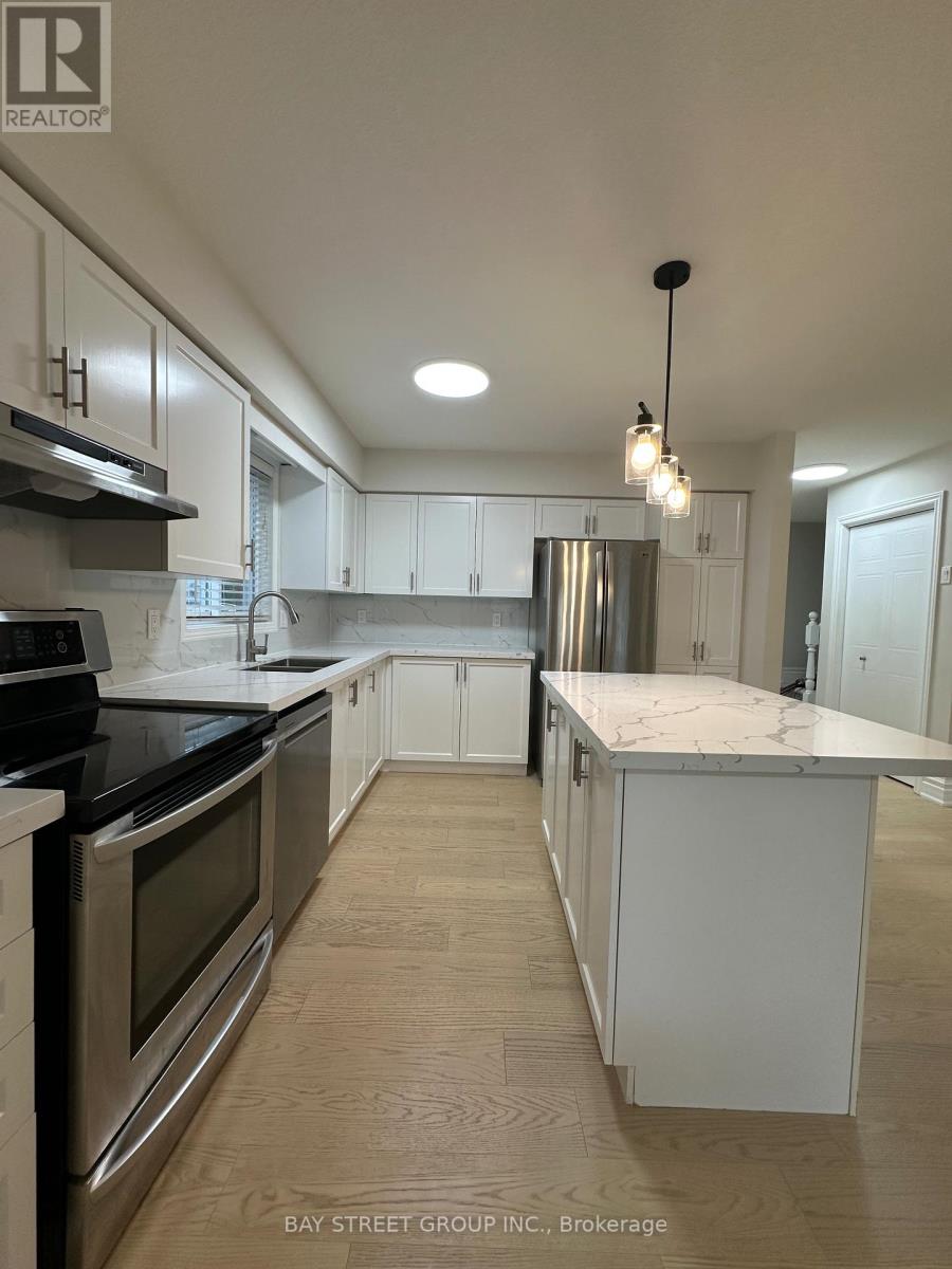 Photo 10 of 19 Silversmith Court, Guelph ON