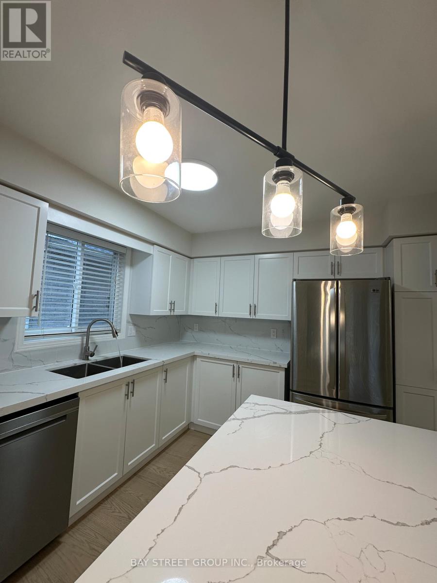 Photo 12 of 19 Silversmith Court, Guelph ON