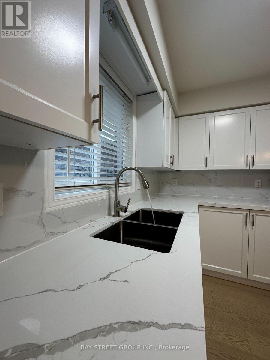 Photo 13 of 19 Silversmith Court, Guelph ON