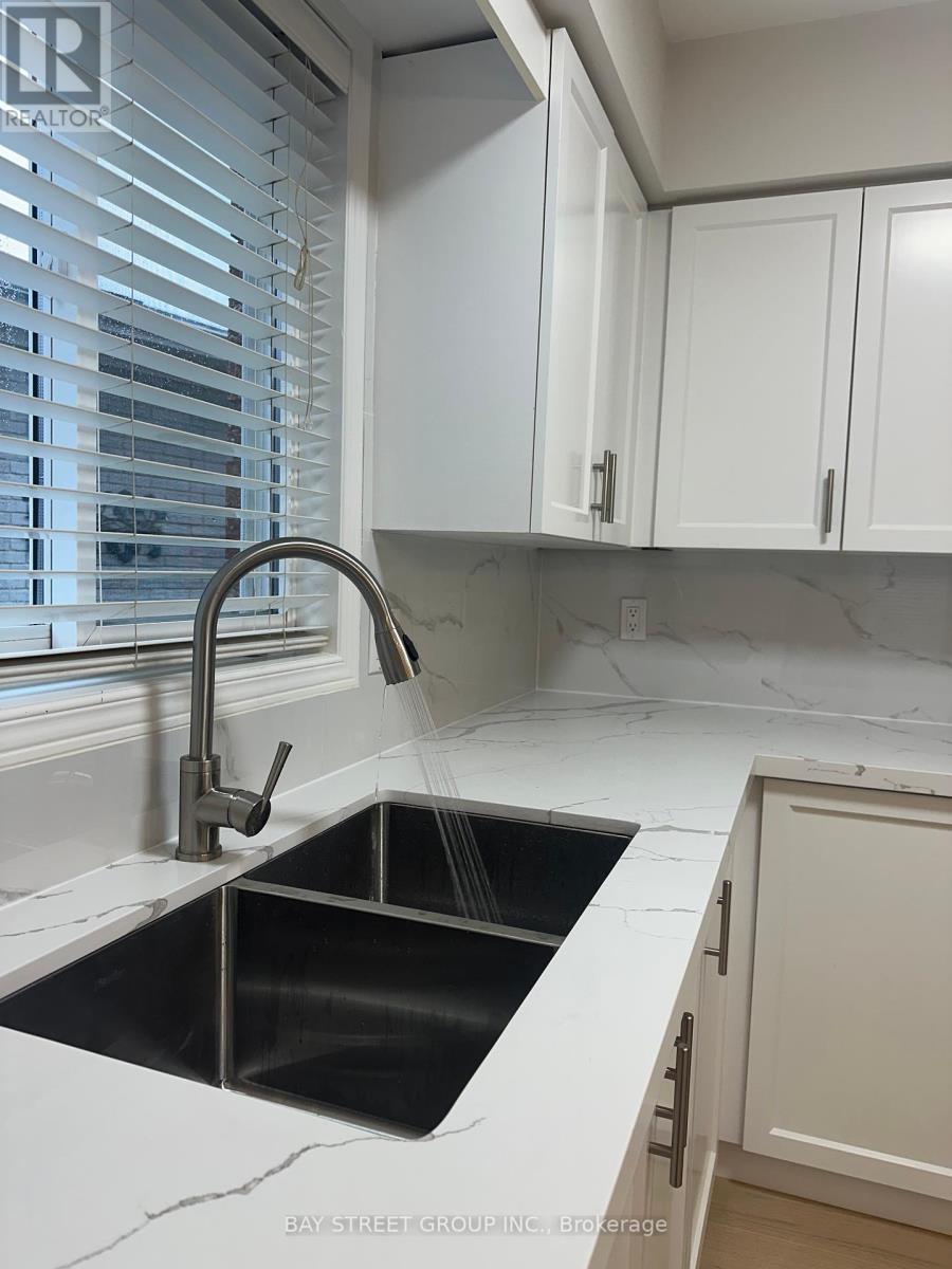Photo 14 of 19 Silversmith Court, Guelph ON